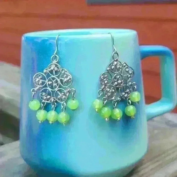 Vintage silver tone green gemstone beads earrings - Picture 3 of 16